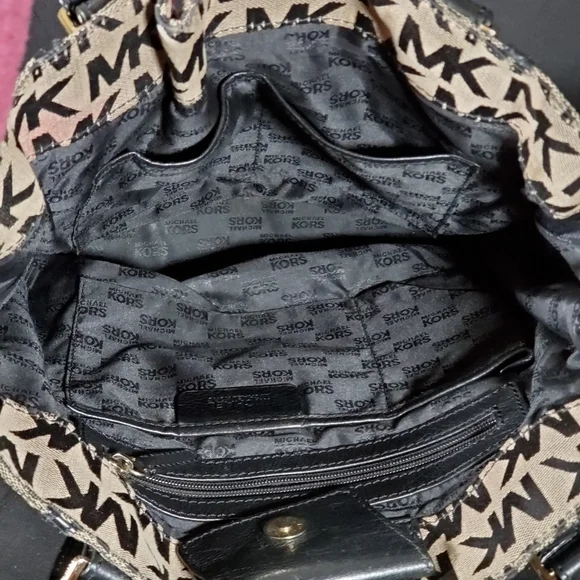 Large Michael Kors Gansevoort Bag - Picture 9 of 12